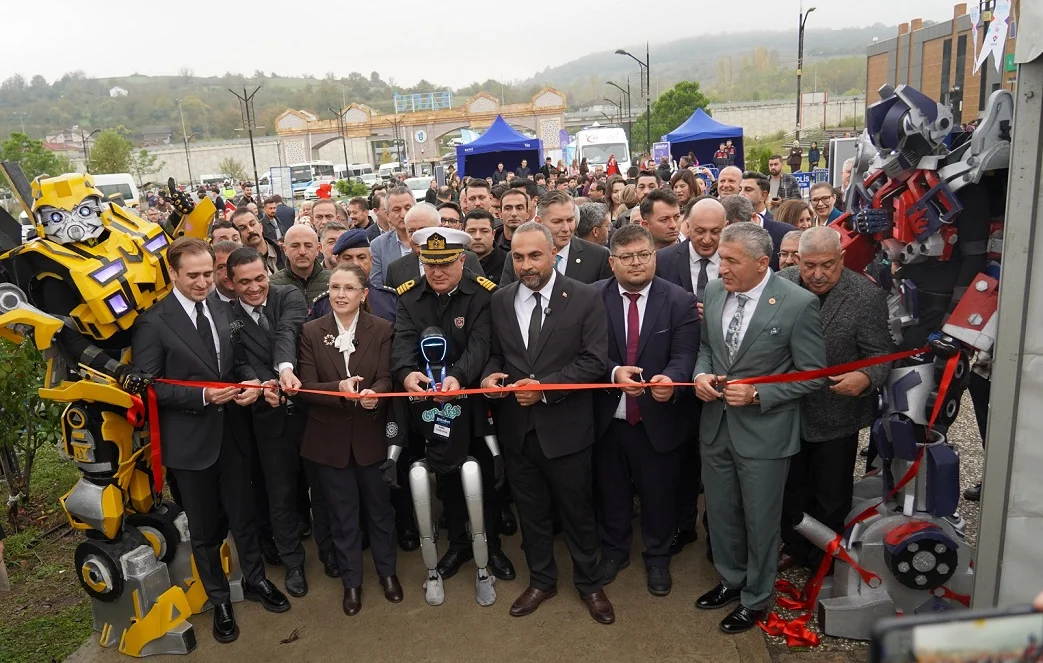 BİLİMFEST BARTIN’A YOĞUN İLGİ: İLK GÜN 20 BİNİ AŞKIN ZİYARETÇİ!