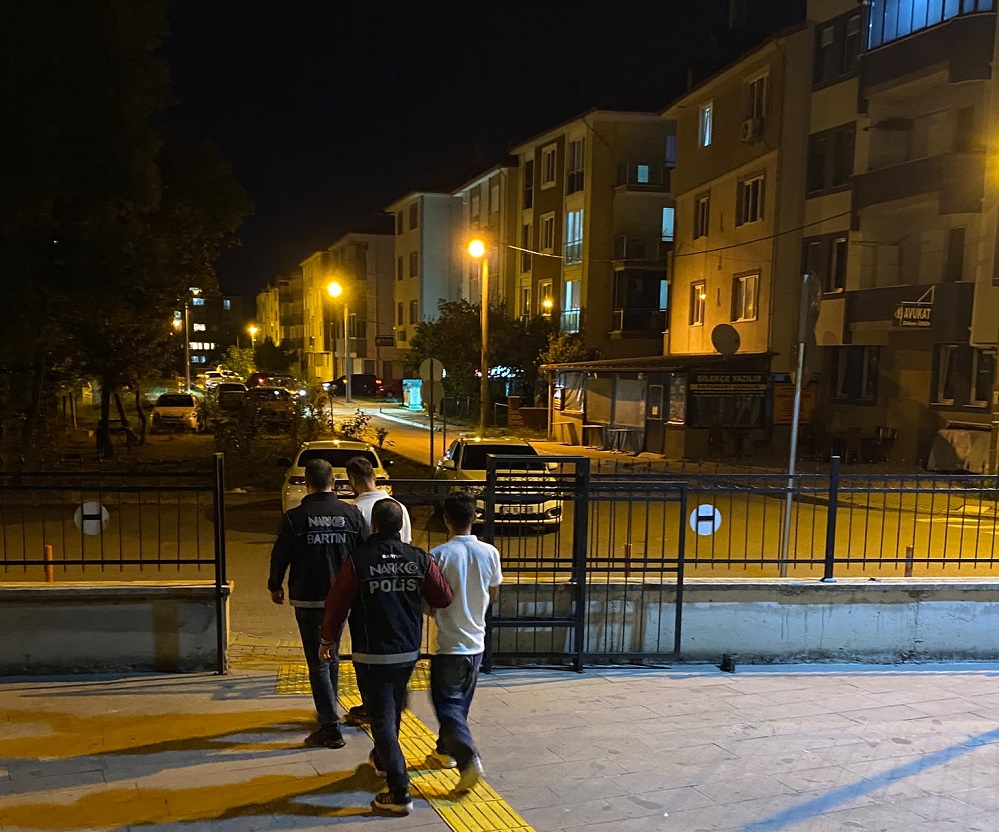 Bartın’da 8 Adrese Uyuşturucu Operasyonu: 8 Şüpheli Gözaltında, 2 Tutuklama